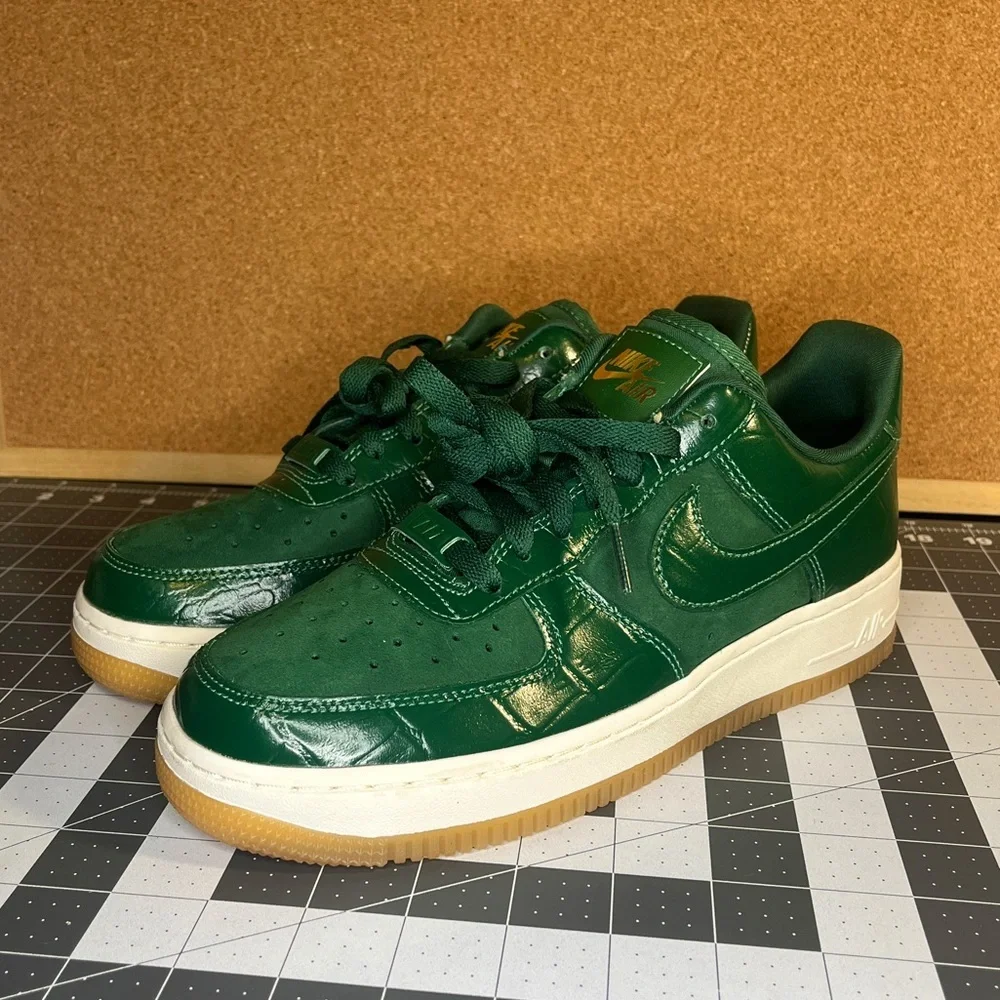 Nike 
Air force 1 LX
Gorge green croc
Nwot - Picture 2 of 16